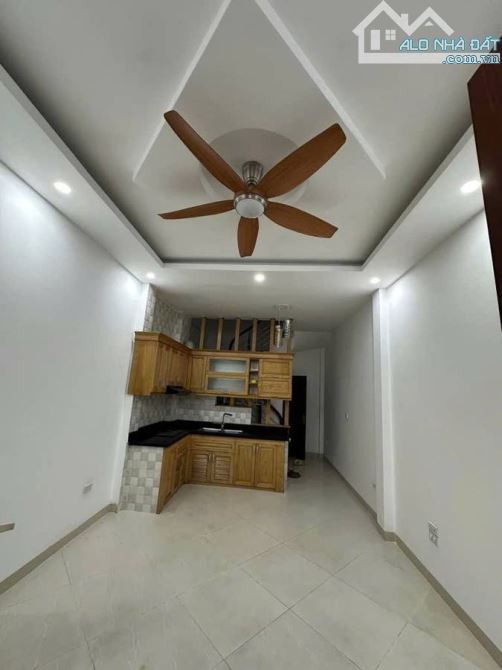 Bán nhà Ngọc Thụy Long Biên 30m 5T MT3.7 chỉ 5.96 tỷ gần ô tô, gần mặt phố