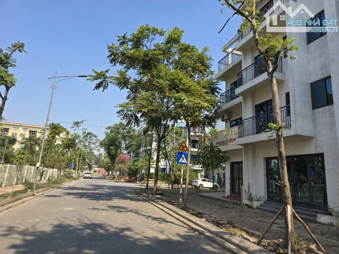 Bán nhà 4 tầng viglacera dt 90m mt 6m hướng đb giá 5 tỷ