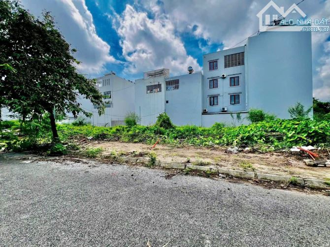 Bán Lô Đất Tại Kđt Vườn Hồng 131m2 mặt tiền 7.5m  Vị trí Đẹp Ngay ngoài toà ITC group vào