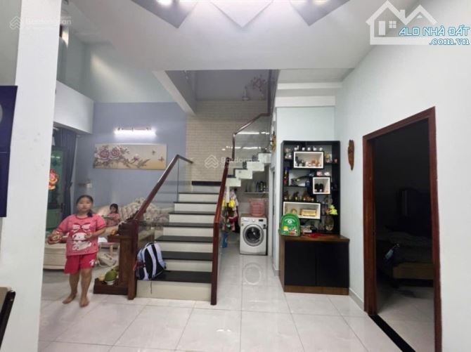 Nhà 2 tầng, Đỗ Xuân Hợp, PLB, 120m2, ngang 8m, đường thông xe hơi 7c, nhỉnh 7 tỷ