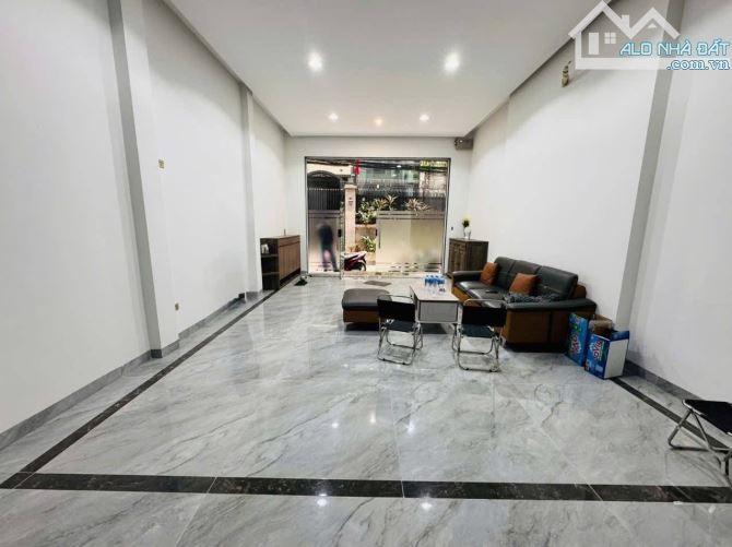 Bán toà Building phố Kim Mã, 58m2 x 7 tưqfng, thưng máy, ô tô, kinh doanh, Giá 20.9 tỷ.