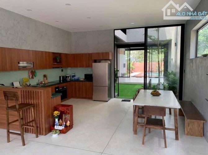 Hạ giá bán nhanh villa điện ngọc giá còn 7 tỷ 3 tầng 5pn 7wc hồ bơi  374m2 - 9