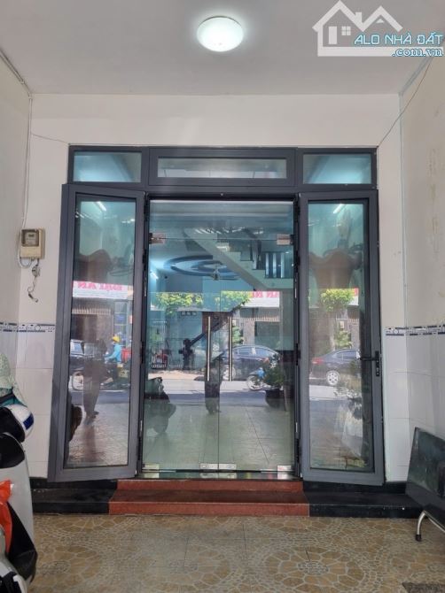 MẶT TIỀN KINH DOANH HUỲNH THỊ HAI, Quận 12, dt 73  × 4 TẦNG,  giá siêu rẻ, chỉ 7.8 tỷ - 10