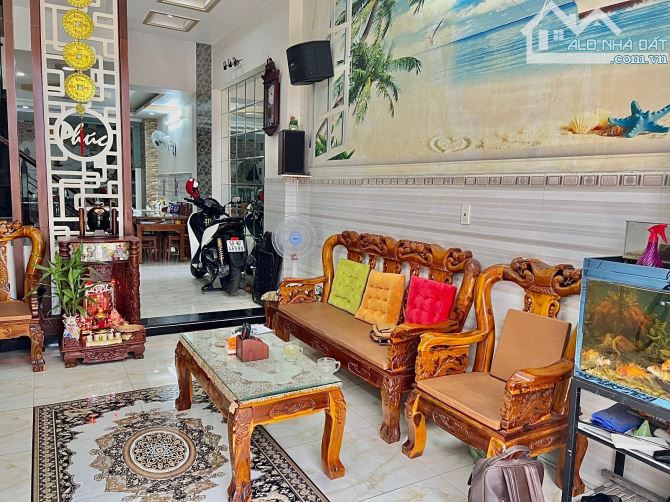 ✨ ”HIẾM” NHÀ ĐẸP 4 TẦNG, 61M2 (4x14M), FULL NỘI THẤT (5PN, 6WC) gần NGÃ TƯ BỐN XÃ - 7,4 TỶ - 11
