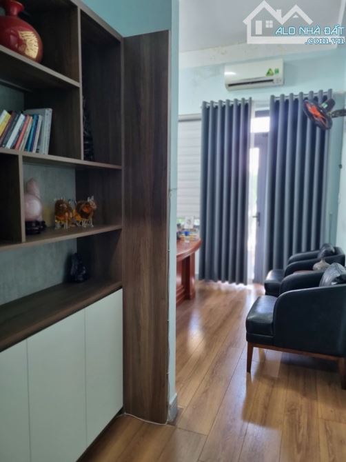 MẶT TIỀN KINH DOANH HUỲNH THỊ HAI, Quận 12, dt 73  × 4 TẦNG,  giá siêu rẻ, chỉ 7.8 tỷ - 11