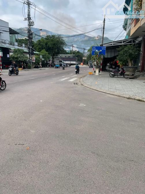 Bán lô góc 2 mặt tiền đường trần quốc hoàn dt 96m2 giá 3ty800 - 1