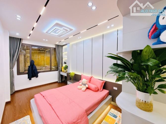 Bán nhà Lạc Long Quân, Cầu Giấy 27m2 3 ngủ gần phố nhỉnh 6 tỷ - 1