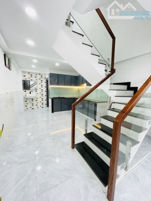 HXH ÂU DƯƠNG LÂN (CÁCH 10M) - NHÀ 3 TẦNG BTCT - 3,7X13M - 4PN - Ở NGAY - 5 TỶ NHỈNH - 1