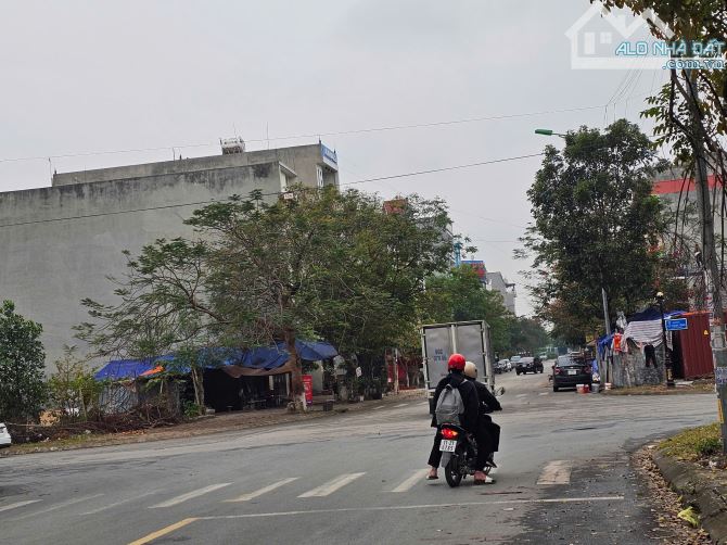 Bán 1 cặp Nguyễn Quyền Khả Lễ . dt 230m . mt 10m . hướng TB . giá 23ty2 - 1