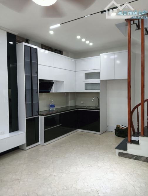 Bán nhà Phố 8/3 Hai Bà Trưng 55m x 4 Tầng, MT 4m. Giá 9.5 tỷ, ngõ thông, nhà mới gần phố. - 1