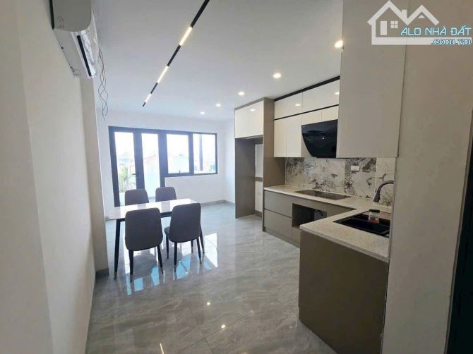 Bán Nhà Phố Tư Đình Long Biên 30m 5T MT4.3m Chỉ 6.5 Tỷ Sát Mặt Phố, Ô Tô Tránh Dừng Đỗ - 1