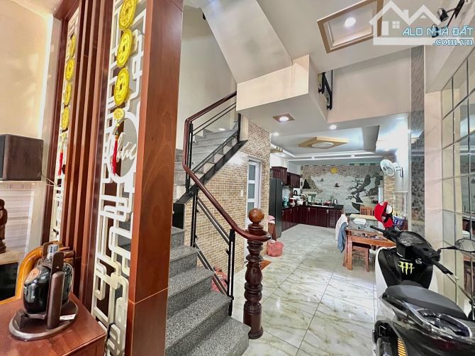 ✨ ”HIẾM” NHÀ ĐẸP 4 TẦNG, 61M2 (4x14M), FULL NỘI THẤT (5PN, 6WC) gần NGÃ TƯ BỐN XÃ - 7,4 TỶ - 13