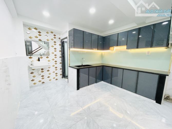 HXH ÂU DƯƠNG LÂN (CÁCH 10M) - NHÀ 3 TẦNG BTCT - 3,7X13M - 4PN - Ở NGAY - 5 TỶ NHỈNH - 2
