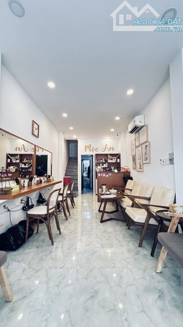 MẶT TIỀN NGUYỄN CẢNH CHÂN - KHU ẨM THỰC TRUNG TÂM QUẬN 1 - 4 TẦNG - DT 3M x 10M - 10.8 TỶ. - 2