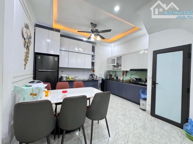 Nhà lô góc, ô tô tránh phố Dương Văn Bé, cạnh timescity, 50m x 5T, không quy hoạch - 2