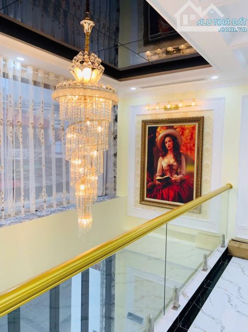 Siêu phẩm Long Biên, Thạch Bàn, 7 tầng thang máy, 3 oto tránh , 80m2 - MT 4.5m - 2