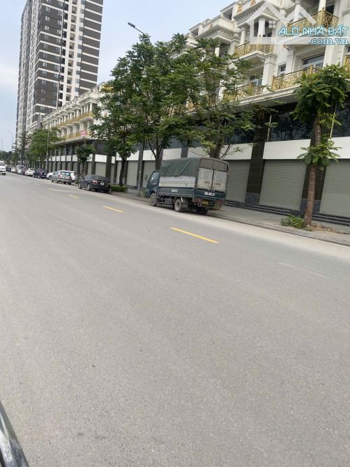 Đức Giang Long Biên, gần Nam Đuống, đất 150m², mặt tiền 8m, sổ vuông, ô tô tránh - 2