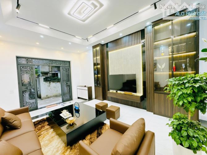 BÁN NHÀ CẦU GIẤY 5 TẦNG - MT 4M - NỞ HẬU - THÔNG SÀN- NHÀ MỚI - FULL NỘI THẤT - Ở NGAY - T - 2