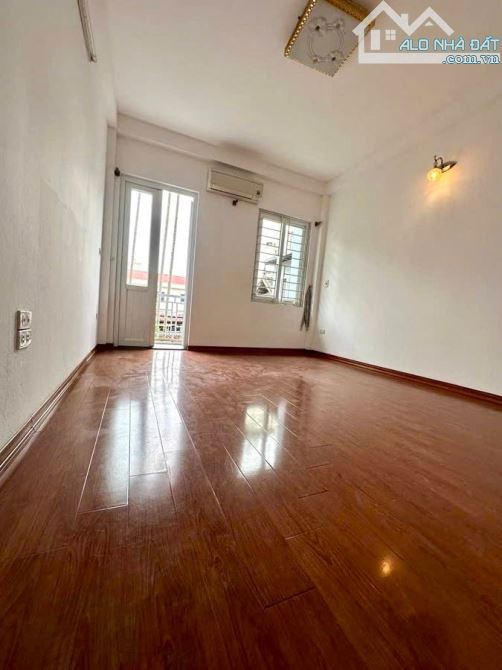 Bán nhà Ngọc Thụy Long Biên 30m 5T MT3.7 chỉ 5.96 tỷ gần ô tô, gần mặt phố - 2