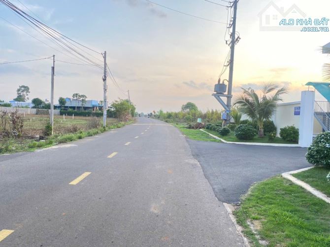 Bán lô đất mặt tiền đường nhựa  -TT Thị Trấn Đất Đỏ- NGỘP CHỈ 1ty  🍀Dt 125 ( 5x25) 60tc - 2