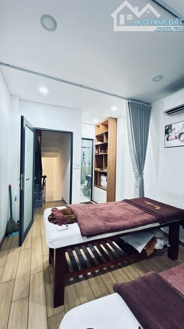 MẶT TIỀN NGUYỄN CẢNH CHÂN - KHU ẨM THỰC TRUNG TÂM QUẬN 1 - 4 TẦNG - DT 3M x 10M - 10.8 TỶ. - 3