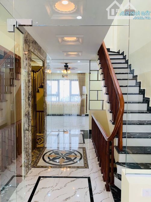Siêu phẩm Long Biên, Thạch Bàn, 7 tầng thang máy, 3 oto tránh , 80m2 - MT 4.5m - 3