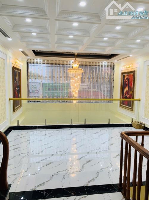 Siêu phẩm Long Biên, Thạch Bàn, 7 tầng thang máy, 3 oto tránh , 80m2 - MT 4.5m - 4