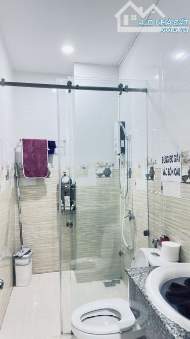 MẶT TIỀN NGUYỄN CẢNH CHÂN - KHU ẨM THỰC TRUNG TÂM QUẬN 1 - 4 TẦNG - DT 3M x 10M - 10.8 TỶ. - 5