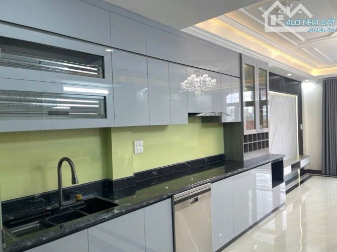 Bán nhà Vương Thừa Vũ, DT 52m2, MT 4.5m, đẹp long lanh, 7 tầng thang máy, oto tránh, 22 tỷ - 5