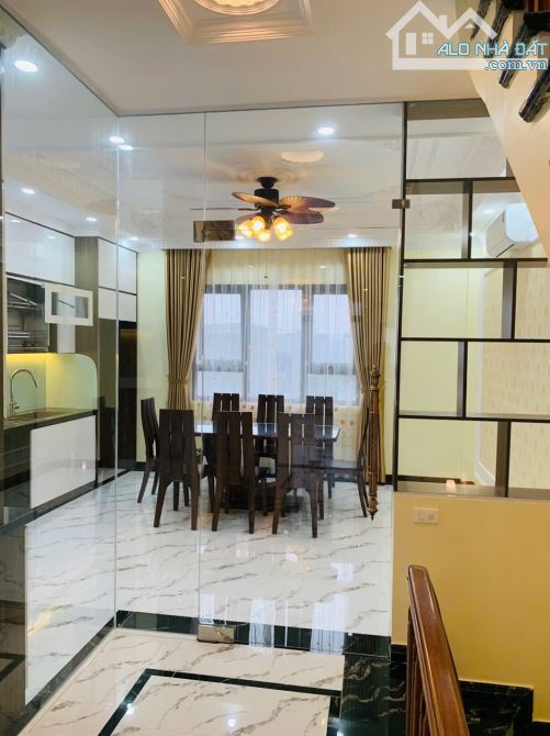 Siêu phẩm Long Biên, Thạch Bàn, 7 tầng thang máy, 3 oto tránh , 80m2 - MT 4.5m - 5