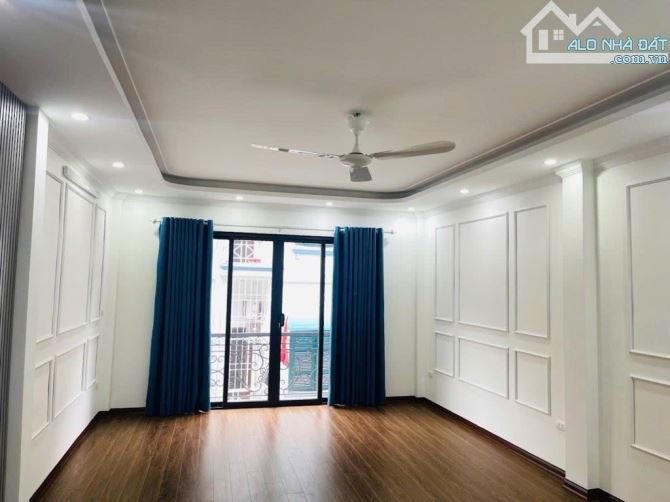Bán nhà Vương Thừa Vũ, DT 52m2, MT 4.5m, đẹp long lanh, 7 tầng thang máy, oto tránh, 22 tỷ - 6