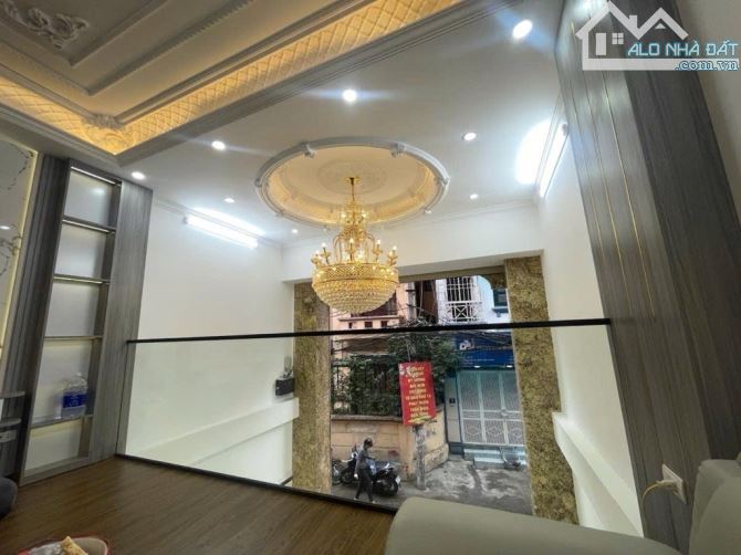 Bán nhà Vương Thừa Vũ, DT 52m2, MT 4.5m, đẹp long lanh, 7 tầng thang máy, oto tránh, 22 tỷ - 7