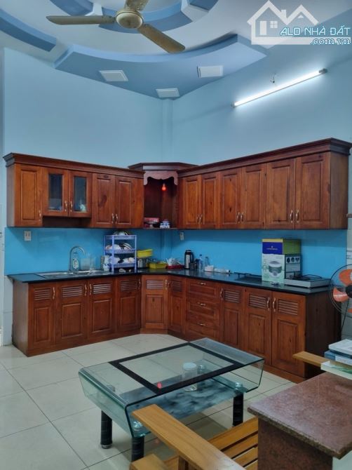 MẶT TIỀN KINH DOANH HUỲNH THỊ HAI, Quận 12, dt 73  × 4 TẦNG,  giá siêu rẻ, chỉ 7.8 tỷ - 7