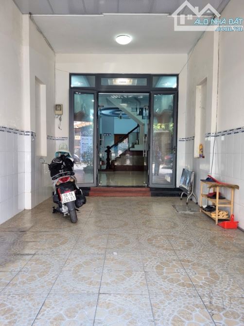 MẶT TIỀN KINH DOANH HUỲNH THỊ HAI, Quận 12, dt 73  × 4 TẦNG,  giá siêu rẻ, chỉ 7.8 tỷ - 7