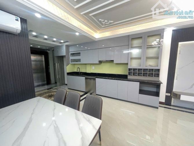 Bán nhà Vương Thừa Vũ, DT 52m2, MT 4.5m, đẹp long lanh, 7 tầng thang máy, oto tránh, 22 tỷ - 9