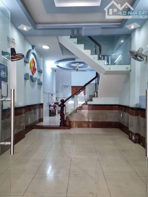 MẶT TIỀN KINH DOANH HUỲNH THỊ HAI, Quận 12, dt 73  × 4 TẦNG,  giá siêu rẻ, chỉ 7.8 tỷ - 9