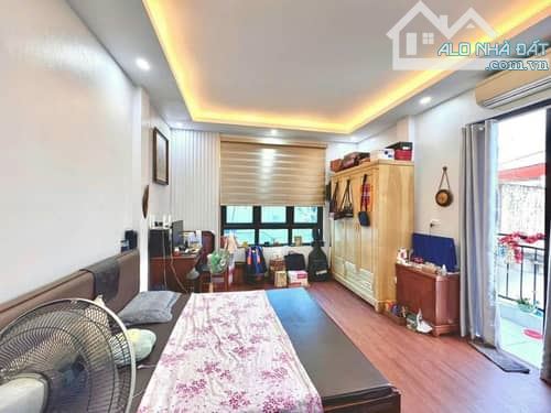 8 tỷ nhà 5tang 31m2 mt3,9m lô góc ô tô  tại đống đa