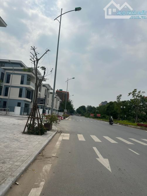 Cần bán nhanh đất La Nội sát oto, gần phố, mặt tiền rộng, ngõ thông, 78m giá 9,99 tỷ