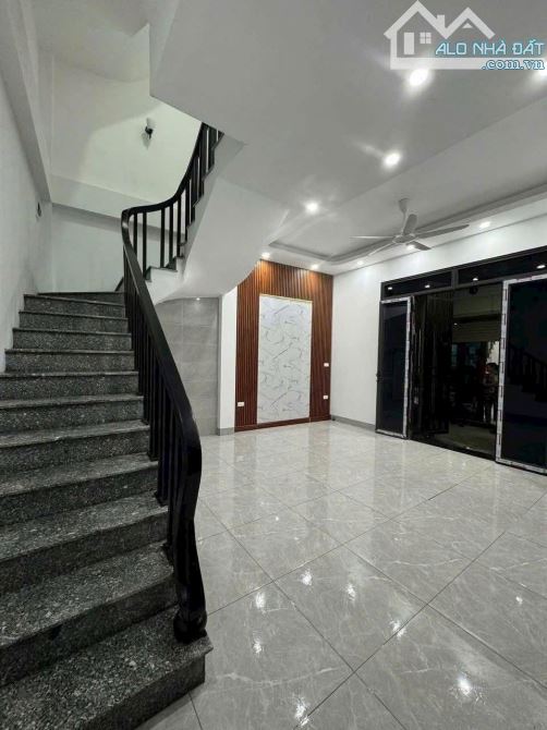 Bán nhanh nhà La Tinh, Đông La lô góc ngõ thông, oto, kinh doanh nhỏ 30m 5 tầng giá 5,8 tỷ
