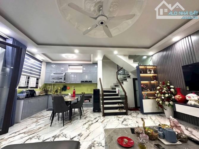 Bán nhà 3 tầng ngõ rộng giá chỉ 3,95 tỷ, Đà Nẵng, Hải An