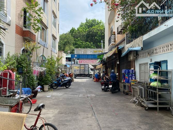 Mặt tiền hụt nguyễn thông ngang 8m nở hậu 8.5m 5 tầng có thang máy giá đẹp quận 3