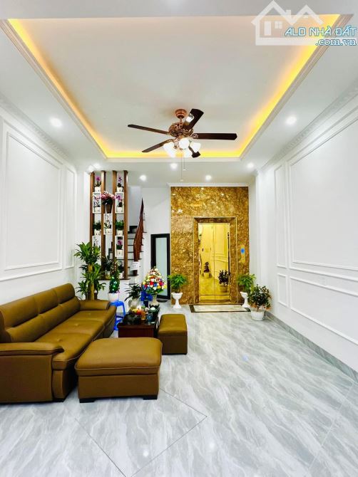 BÁN NHÀ LẠC LONG QUÂN 6T THANG MÁY SỬ DỤNG GẦN 40M GIÁ 8 TỶ
