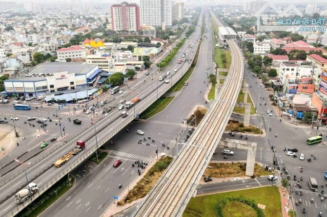 Bán nhà Mặt Tiền ngay CoopMart Ngã Tư Thủ Đức, 126 m2 ,4 lầu , Nhỉnhn12 tỷ