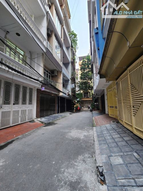 BÁN NHÀ RIÊNG PHÂN LÔ Ô TÔ TRÁNH PHỐ PHỐ TRẦN QUANG DIỆU QUẬN ĐỐNG ĐA 50M - GIÁ CHÀO 22 TỶ