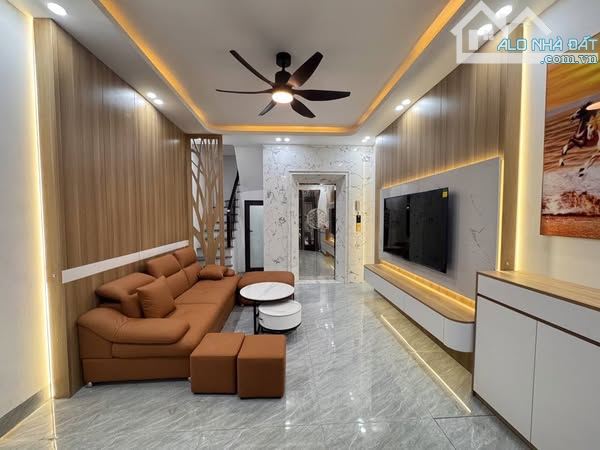 🏡 Ngọc Lâm, Long Biên, 40m2 x 5 tầng, Thang máy, Ô tô, 8 tỷ 4