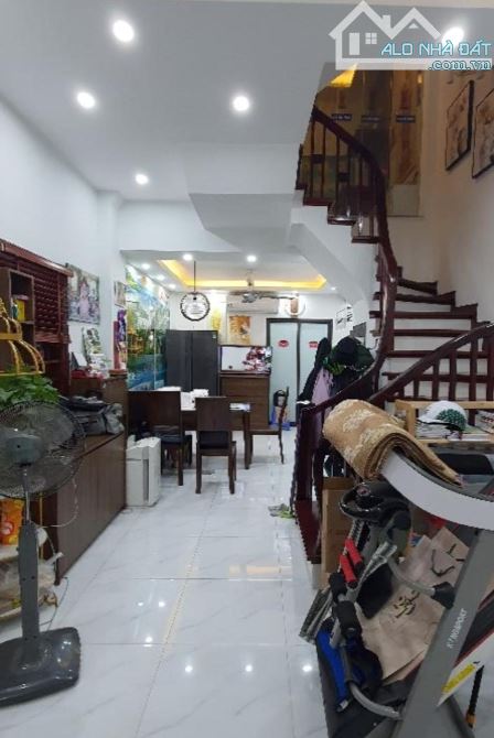 BÁN NHÀ THANH LIỆT, THANH TRÌ, VÀI BƯỚC Ô TÔ- TRƯỚC NHÀ 2,5M, MT 5M X 5T, 38M2, 8.2TỶ(CTL)