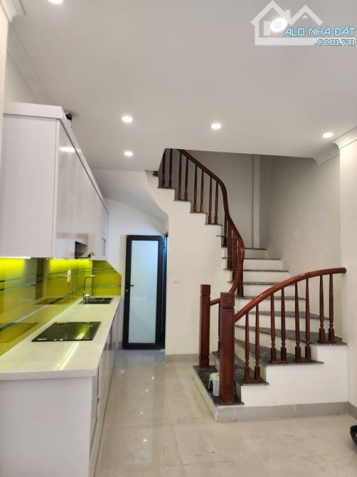 Bán nhà trung tâm Thượng Thanh 6T 30m chỉ hơn 5 tỷ mới đẹp, thiết kế hiện đại, thông ô tô