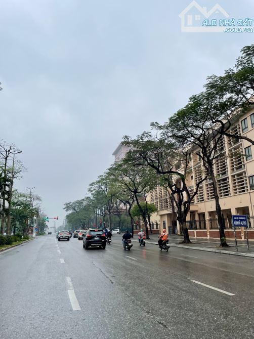 Ô tô vào nhà ,nhà phân lô, dân xây, thoáng đẹp, Cầu Giấy , Trần tử Bình ,gần phố, thông