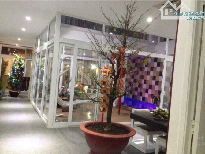 Bán nhà  biệt thự hồ bơi nước mặn– Diện tích sàn 369m2– Mặt tiền Tân Xuân 1, Hóc Môn –