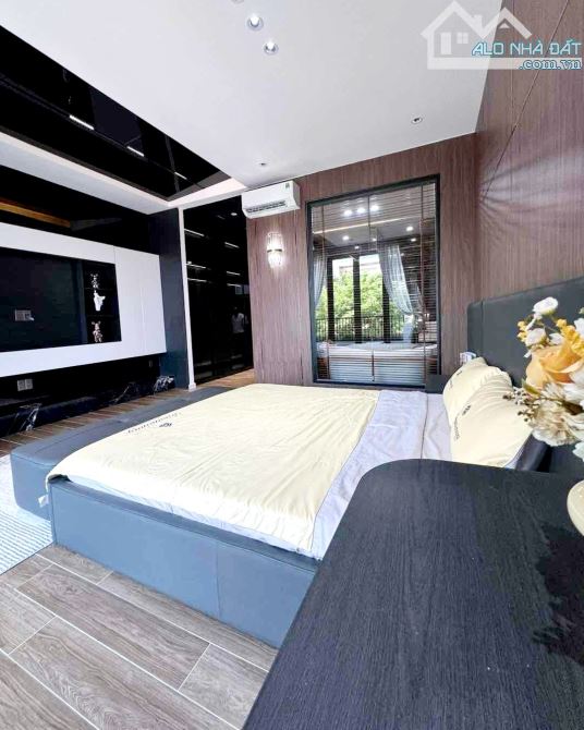 NHÀ 3 TẦNG SIÊU ĐẸP ĐƯỜNG 7.5M FULL NỘI THẤT NGAY TRUNG TÂM THÀNH PHỐ.